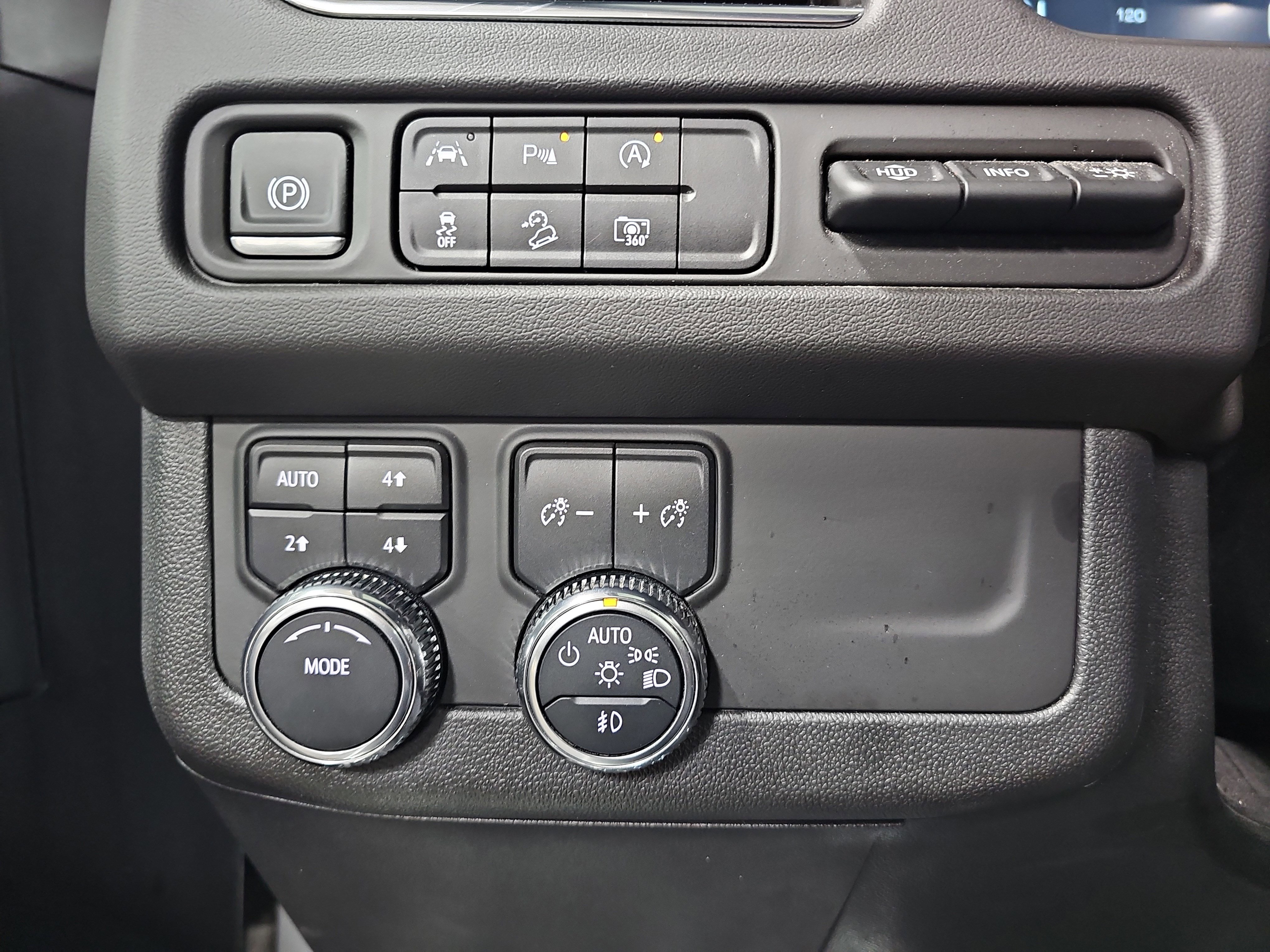 Used 2024 GMC Yukon XL AT4 w/ AT4 Premium Package AWD/4WD image 28