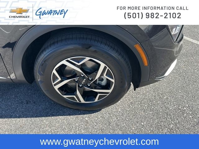 Used 2025 Kia Sportage LX image 12