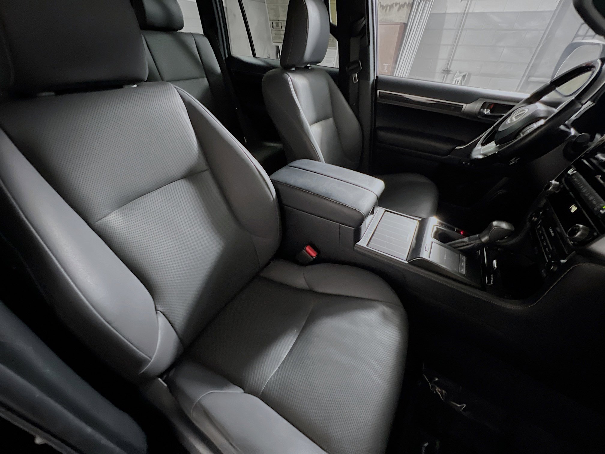 Used 2023 Lexus GX 460 Premium w/ Accessory Package image 31