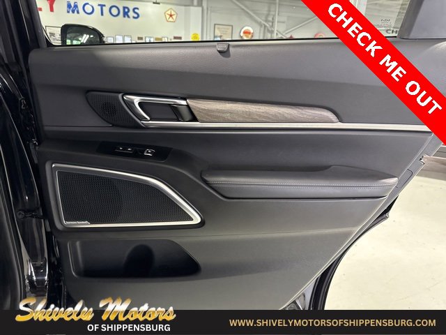 Used 2022 Kia Telluride SX w/ SX Prestige Package image 35