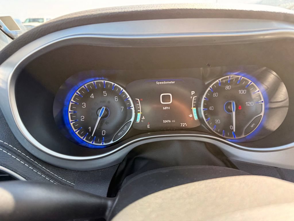 Used 2025 Chrysler Pacifica Limited FWD image 13