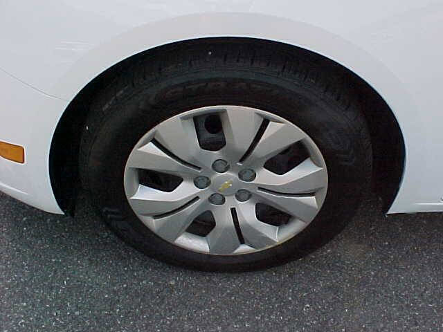 Used 2013 Chevrolet Cruze LS image 30