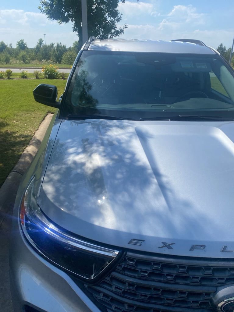 Used 2022 Ford Explorer XLT w/ Equipment Group 202A AWD/4WD image 4