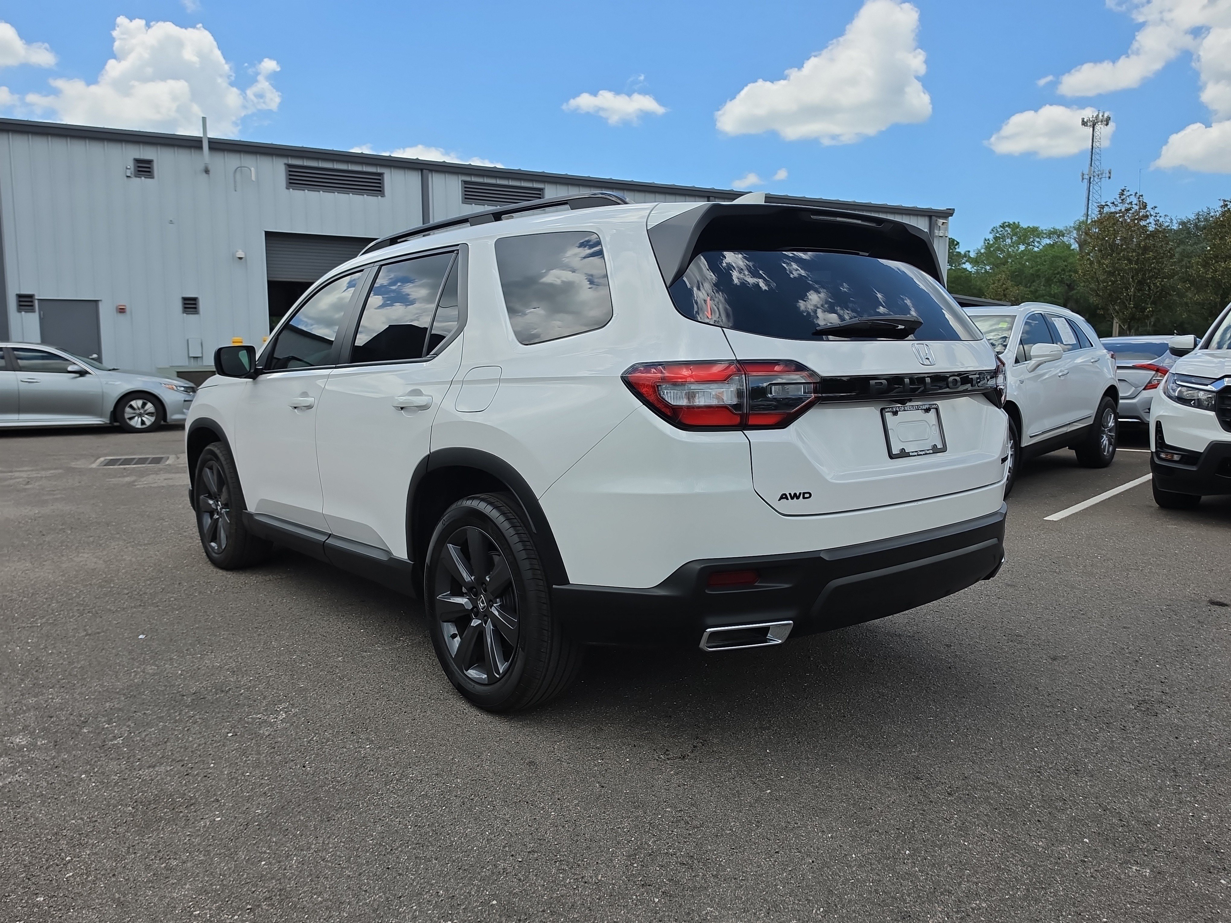 Used 2025 Honda Pilot Sport image 6
