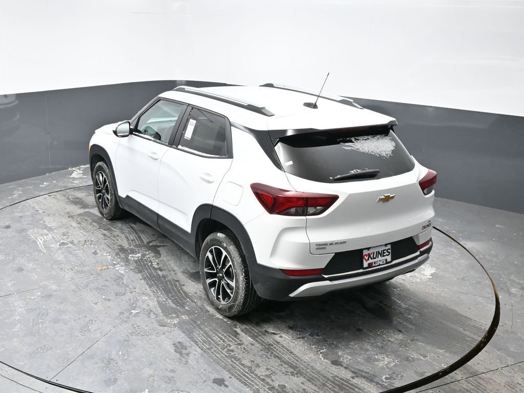 Used 2025 Chevrolet TrailBlazer LT w/ Driver Confidence Package image 42