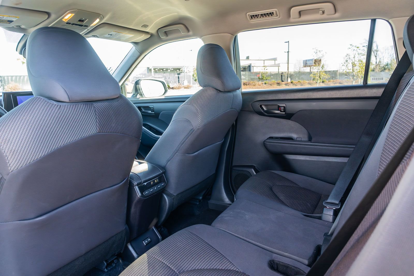 Used 2024 Toyota Highlander LE image 17