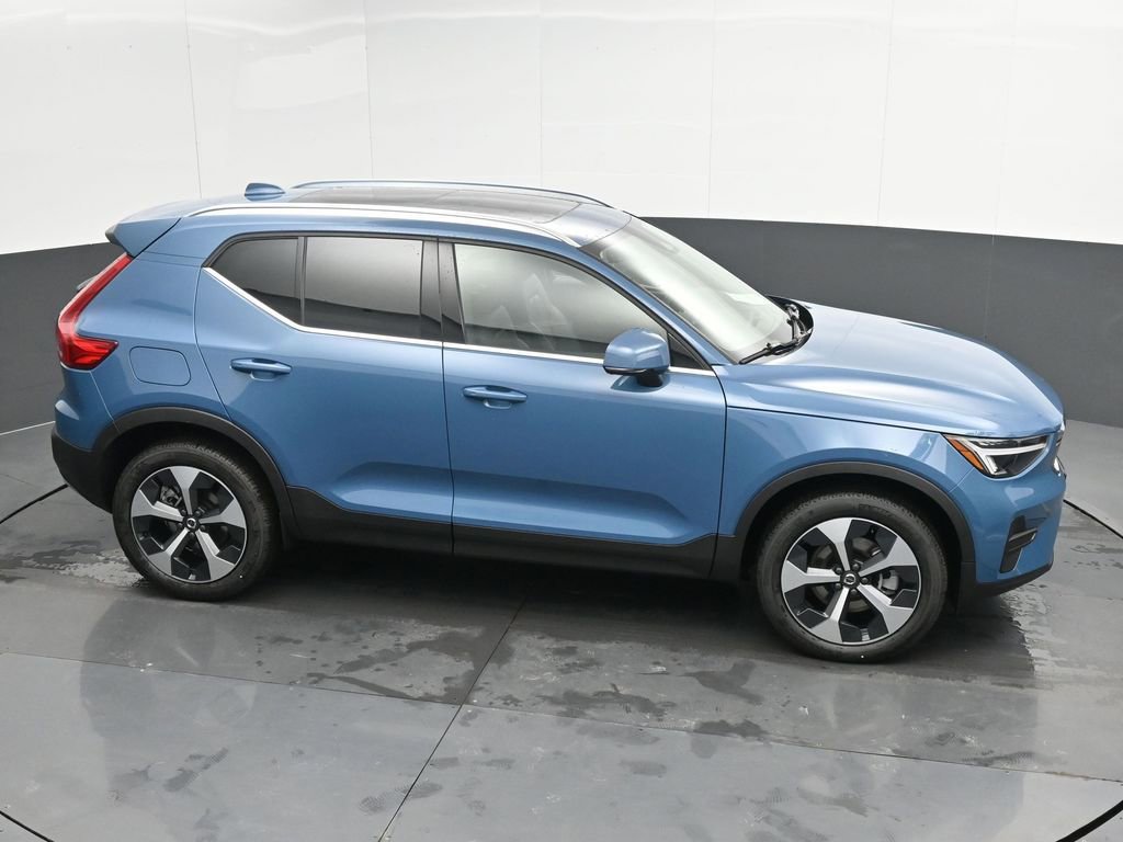 New 2025 Volvo XC40 B5 Core w/ Climate Package image 33