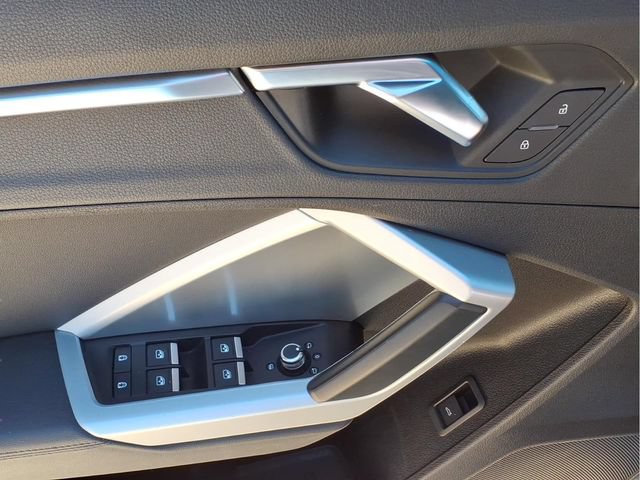 Used 2020 Audi Q3 2.0T Premium w/ Convenience Package AWD/4WD image 17