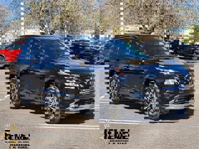 Certified 2023 Nissan Rogue SV image 1