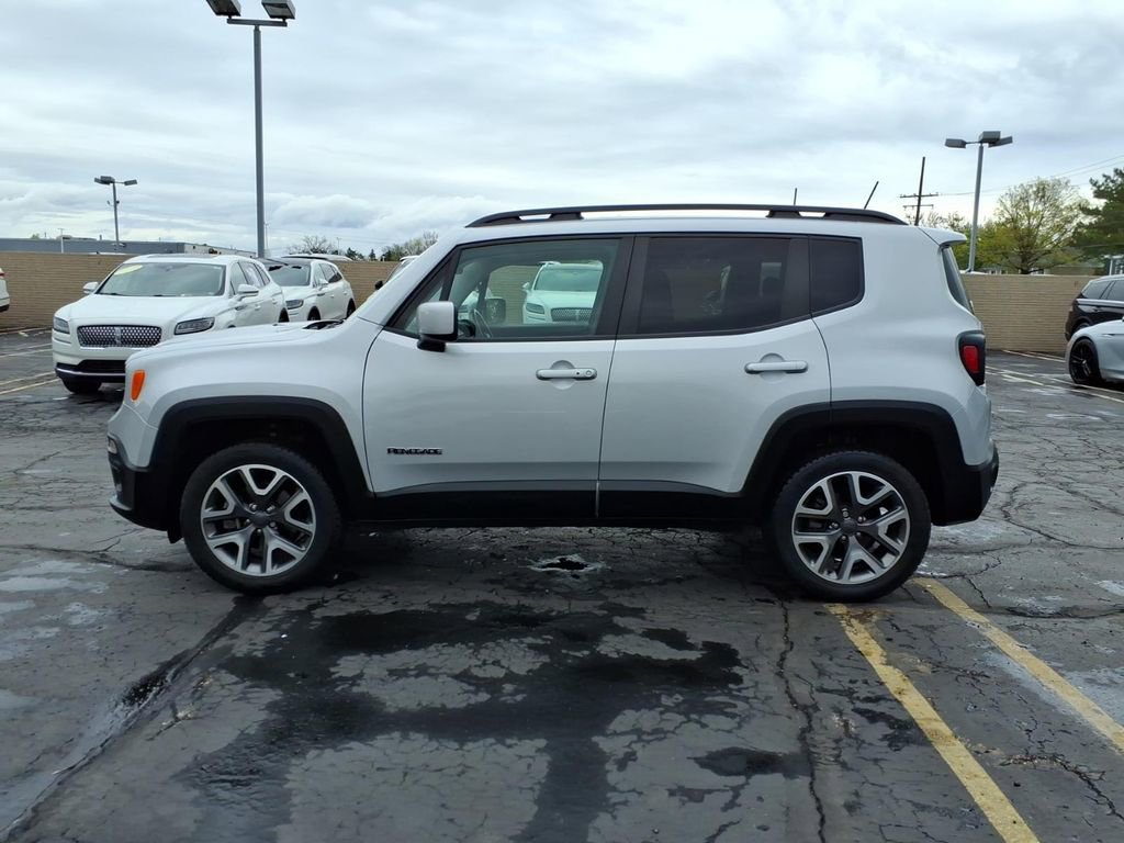 Used 2017 Jeep Renegade Latitude w/ Cold Weather Group AWD/4WD image 4