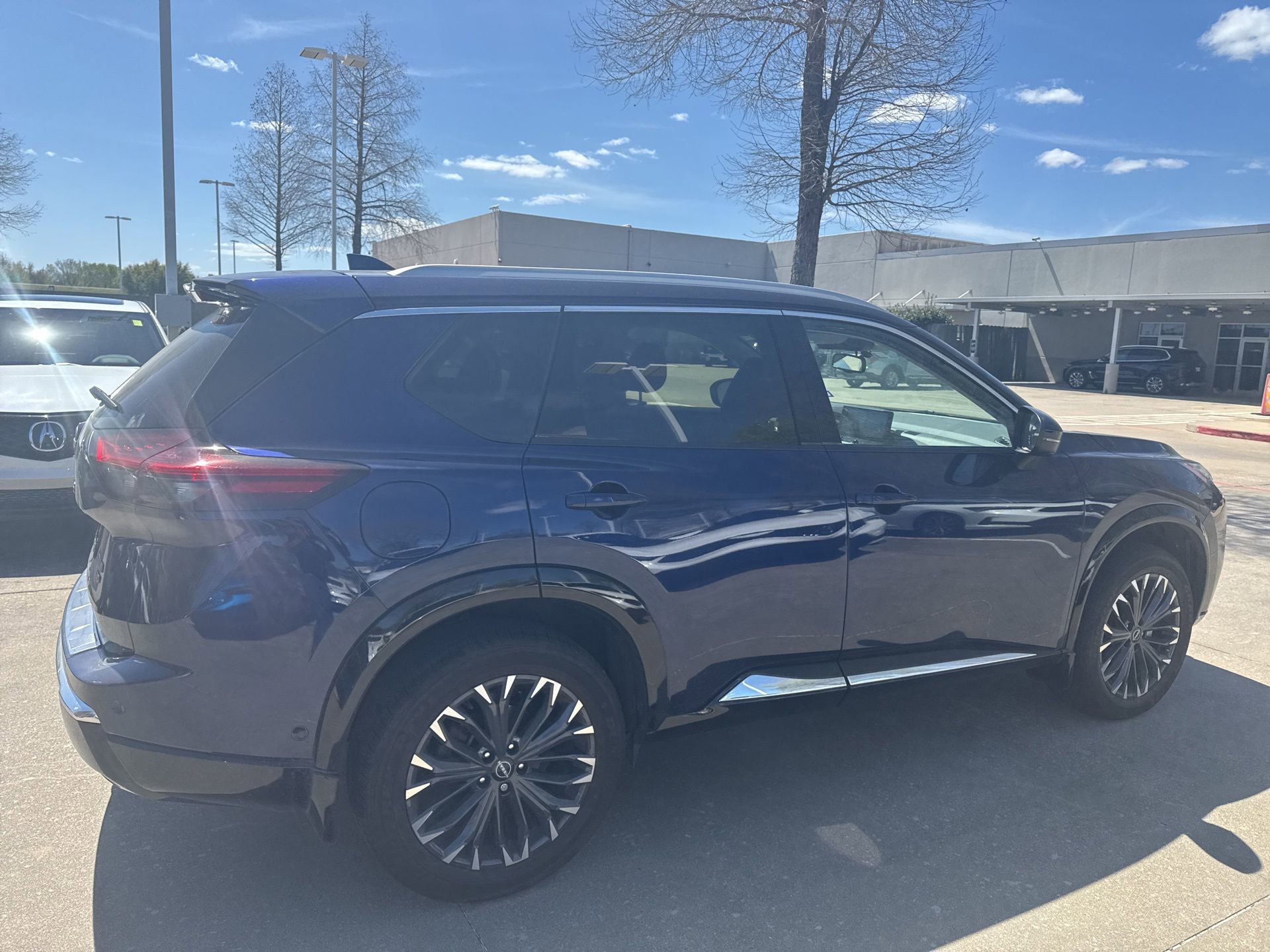 Used 2024 Nissan Rogue Platinum image 4