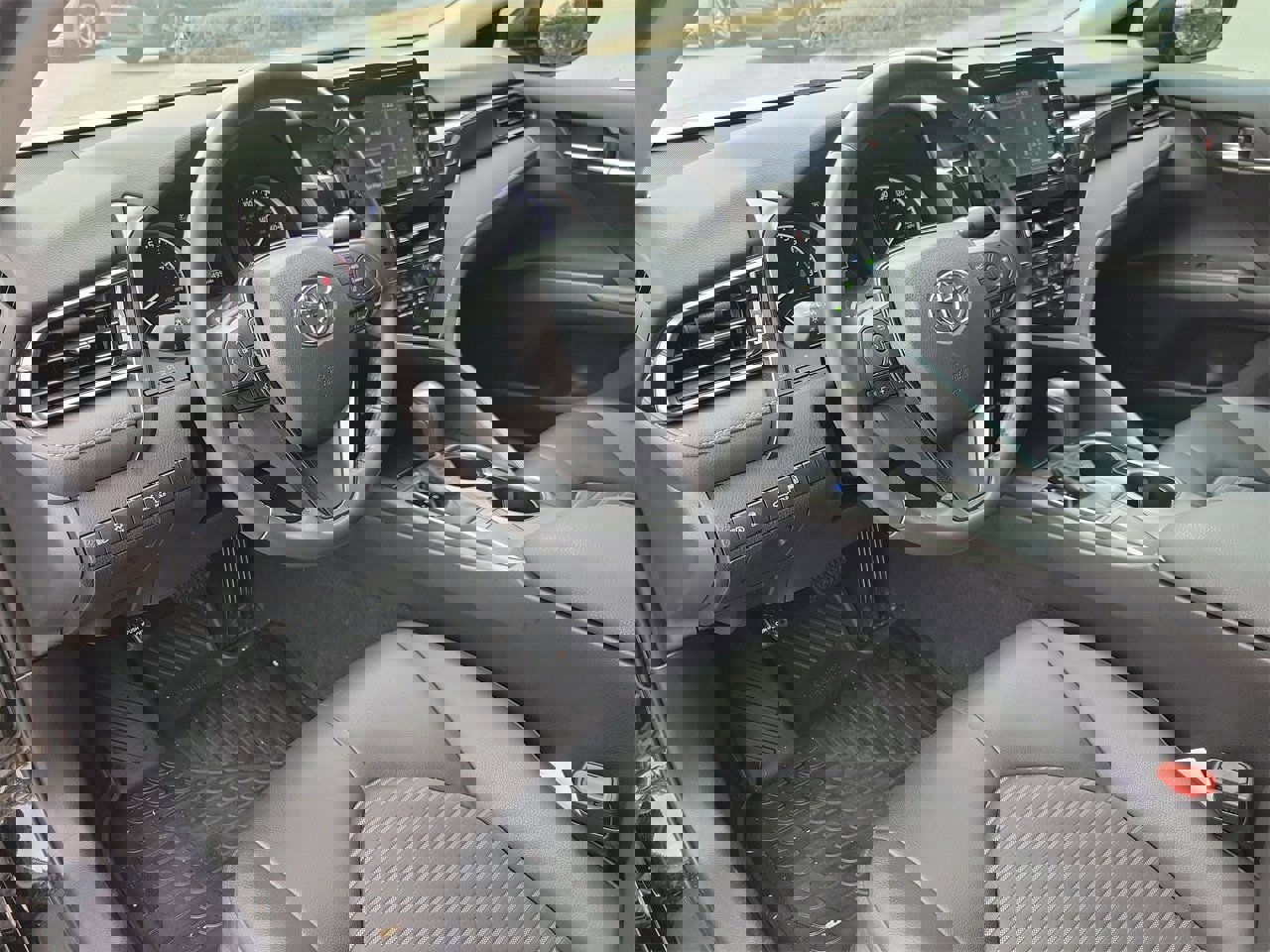 Used 2024 Toyota Camry SE image 15