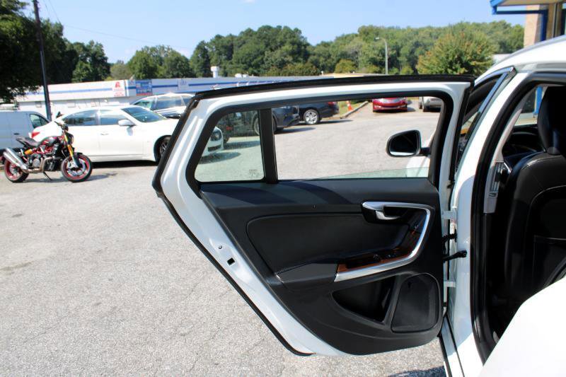 Used 2017 Volvo V60 T5 Premier w/ Convenience Package image 21