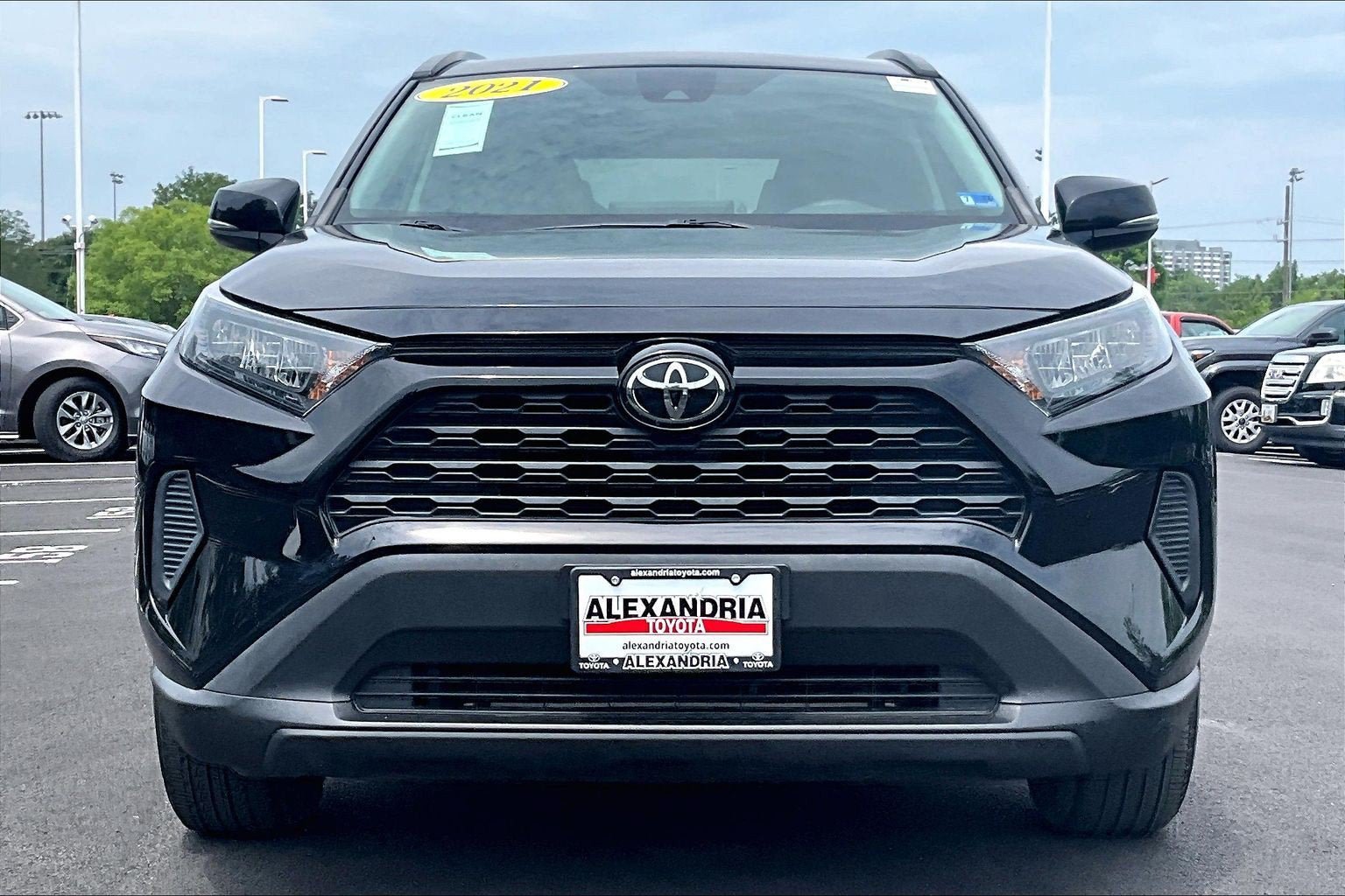 Used 2021 Toyota RAV4 LE AWD/4WD image 3