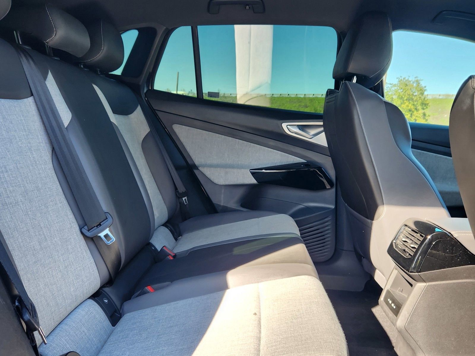 Used 2024 Volkswagen ID.4 Pro image 20