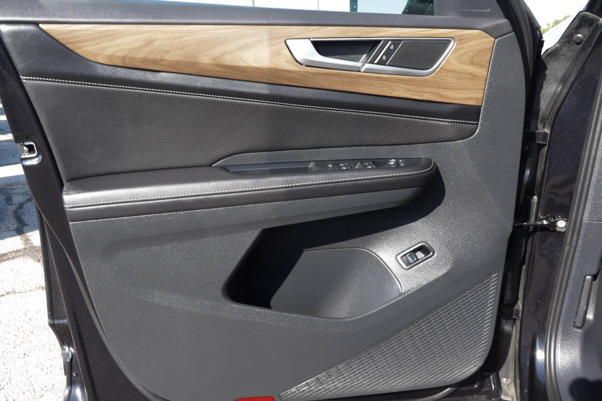 Used 2025 Volkswagen Atlas SE FWD image 18