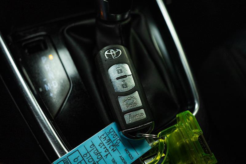 Used 2019 Toyota Yaris LE FWD image 18