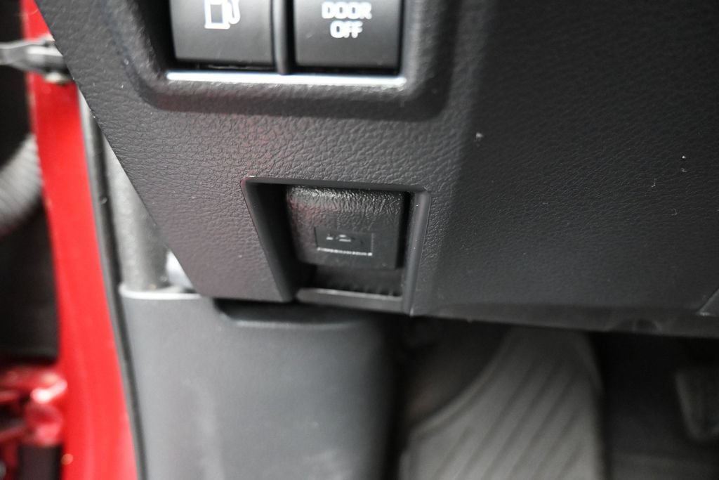 Used 2021 Toyota Sienna XSE FWD image 27