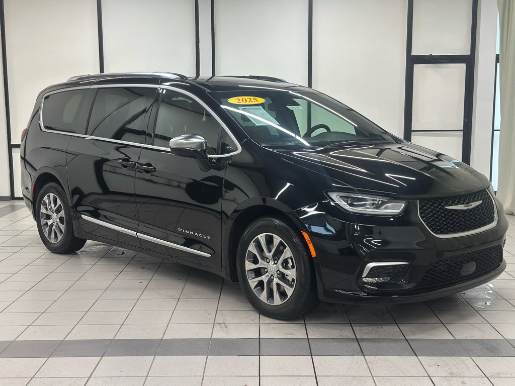 Used 2025 Chrysler Pacifica Pinnacle