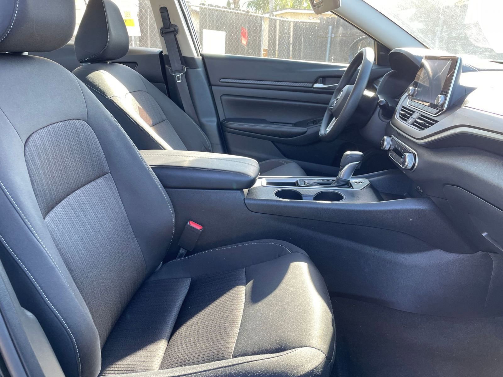 Used 2025 Nissan Altima 2.5 SV FWD image 37