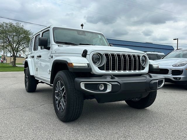 Used 2025 Jeep Wrangler Sahara image 9