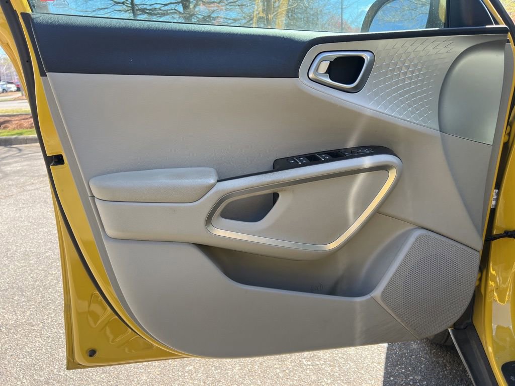 Used 2020 Kia Soul LX image 18