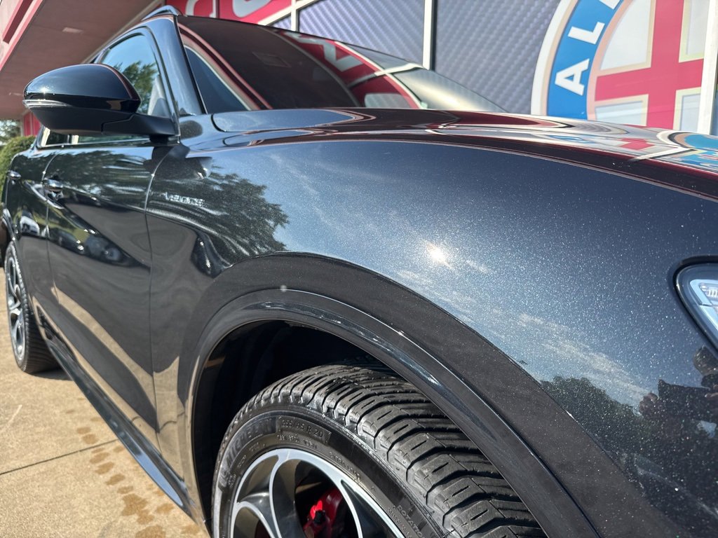 Used 2022 Alfa Romeo Stelvio Veloce image 3