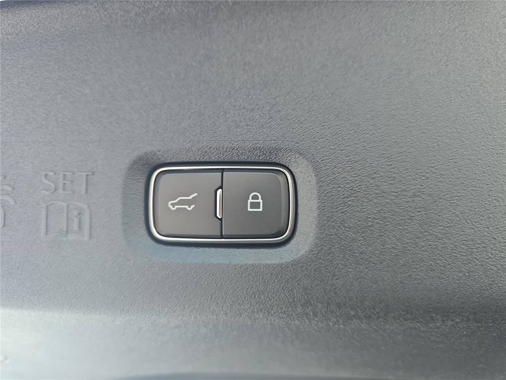 New 2027 Lincoln Navigator Premiere RWD image 10