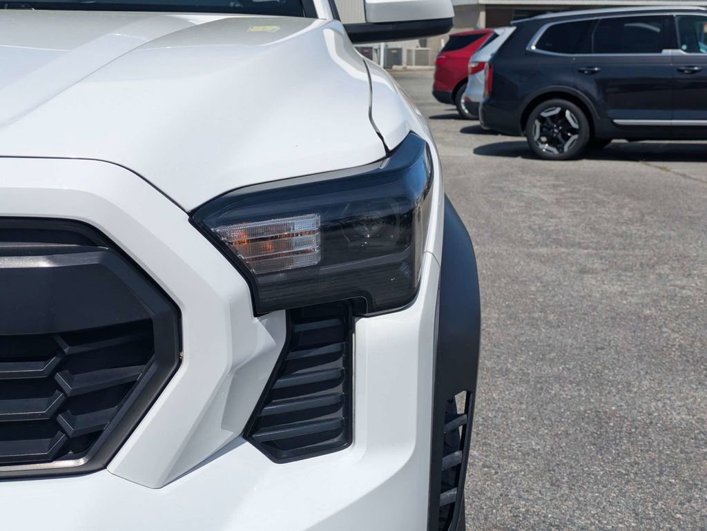 Used 2025 Toyota Tacoma TRD Off-Road image 10