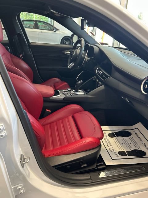 Used 2022 Alfa Romeo Giulia Veloce AWD/4WD image 15