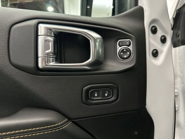 Used 2025 Jeep Wrangler Unlimited Sahara w/ Safety Group AWD/4WD image 18