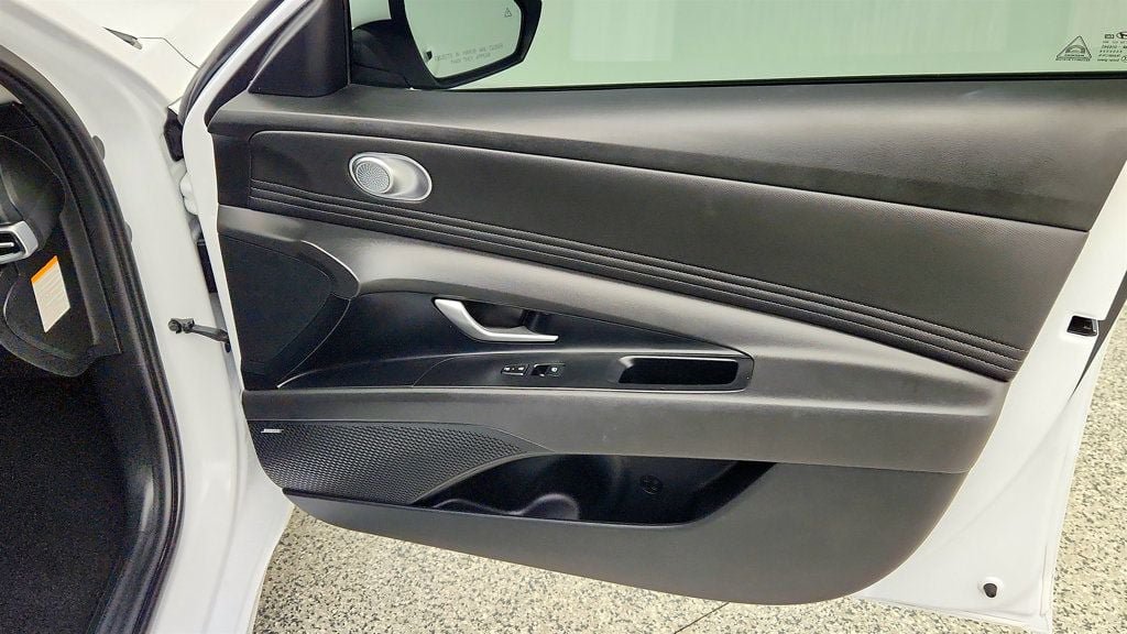 Used 2024 Hyundai Elantra Limited FWD image 27