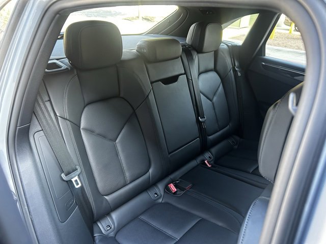 Certified 2025 Porsche Macan image 16