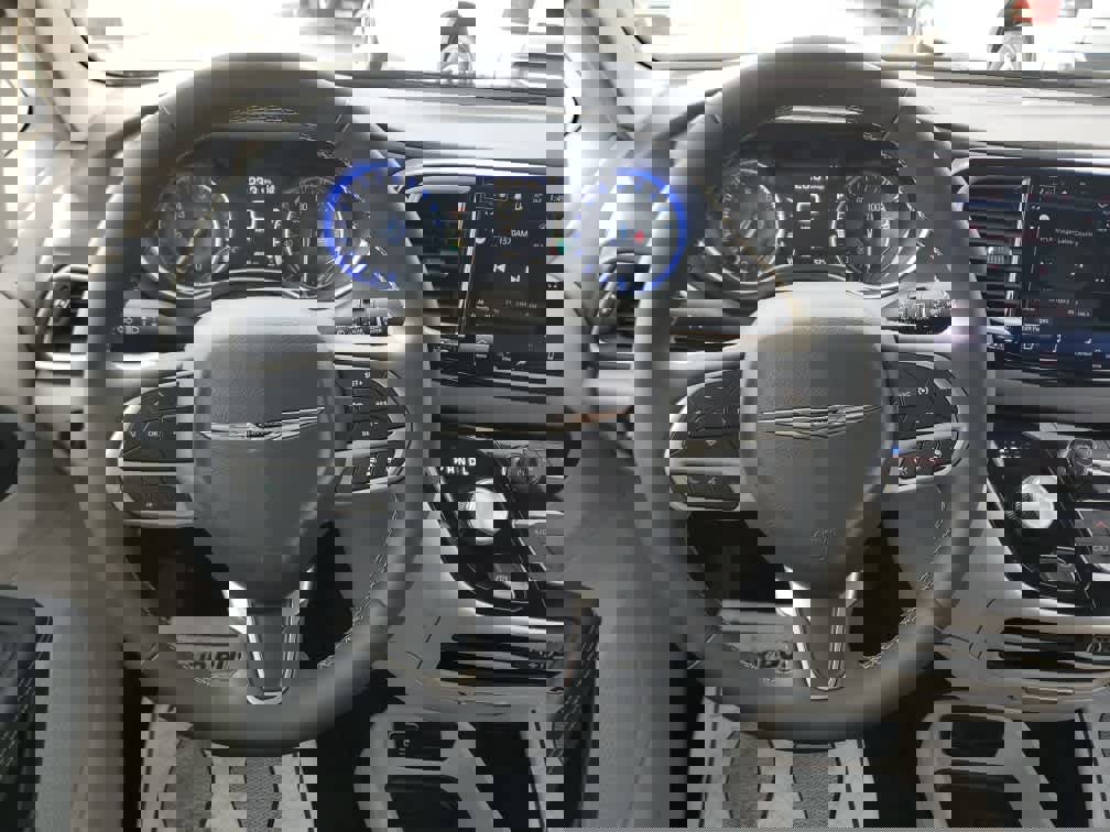 Certified 2024 Chrysler Pacifica Touring-L image 18