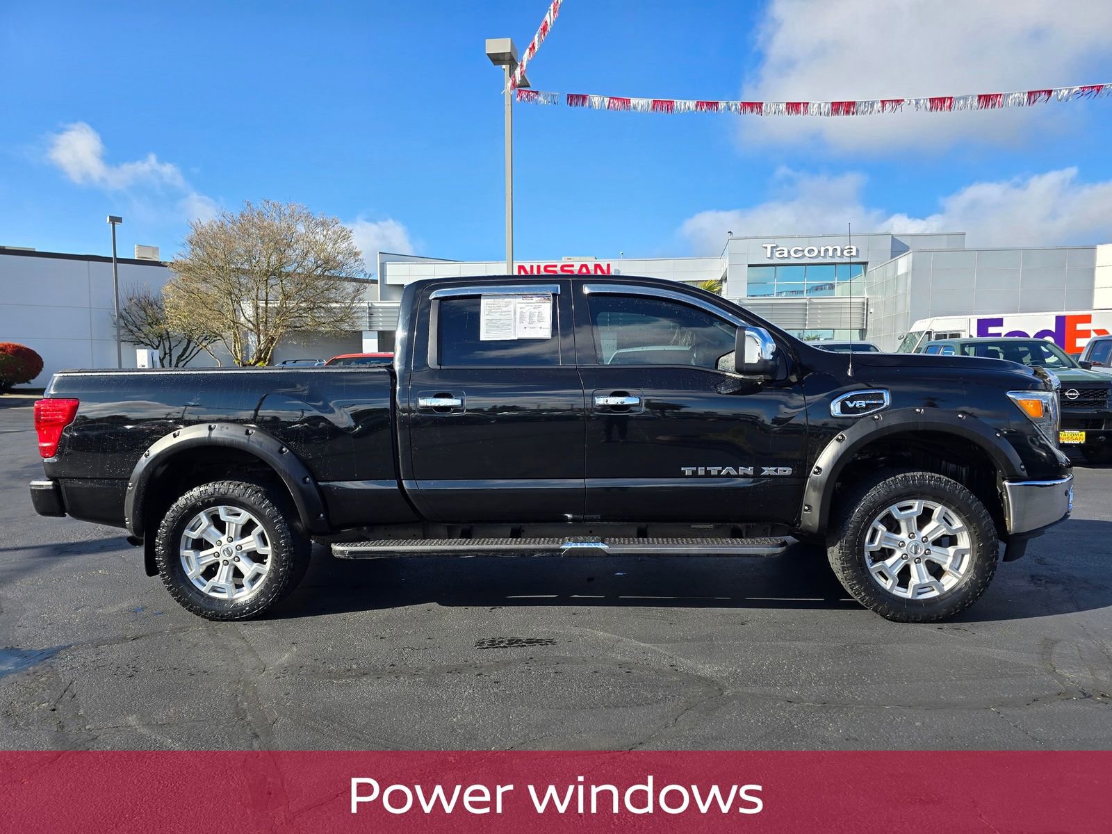 Used 2017 Nissan Titan SL AWD/4WD image 7