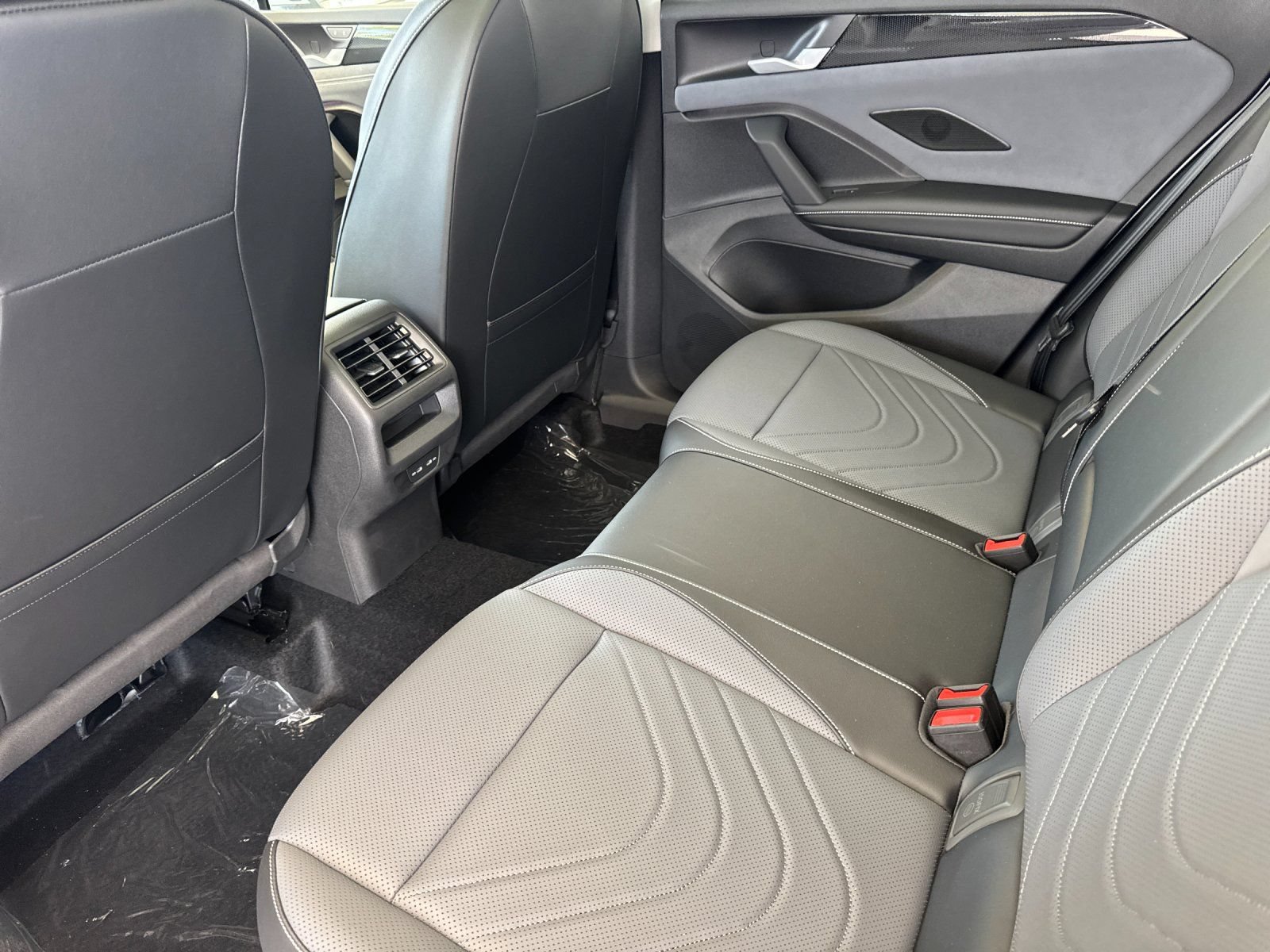 New 2026 Volkswagen Tiguan SE AWD/4WD image 12