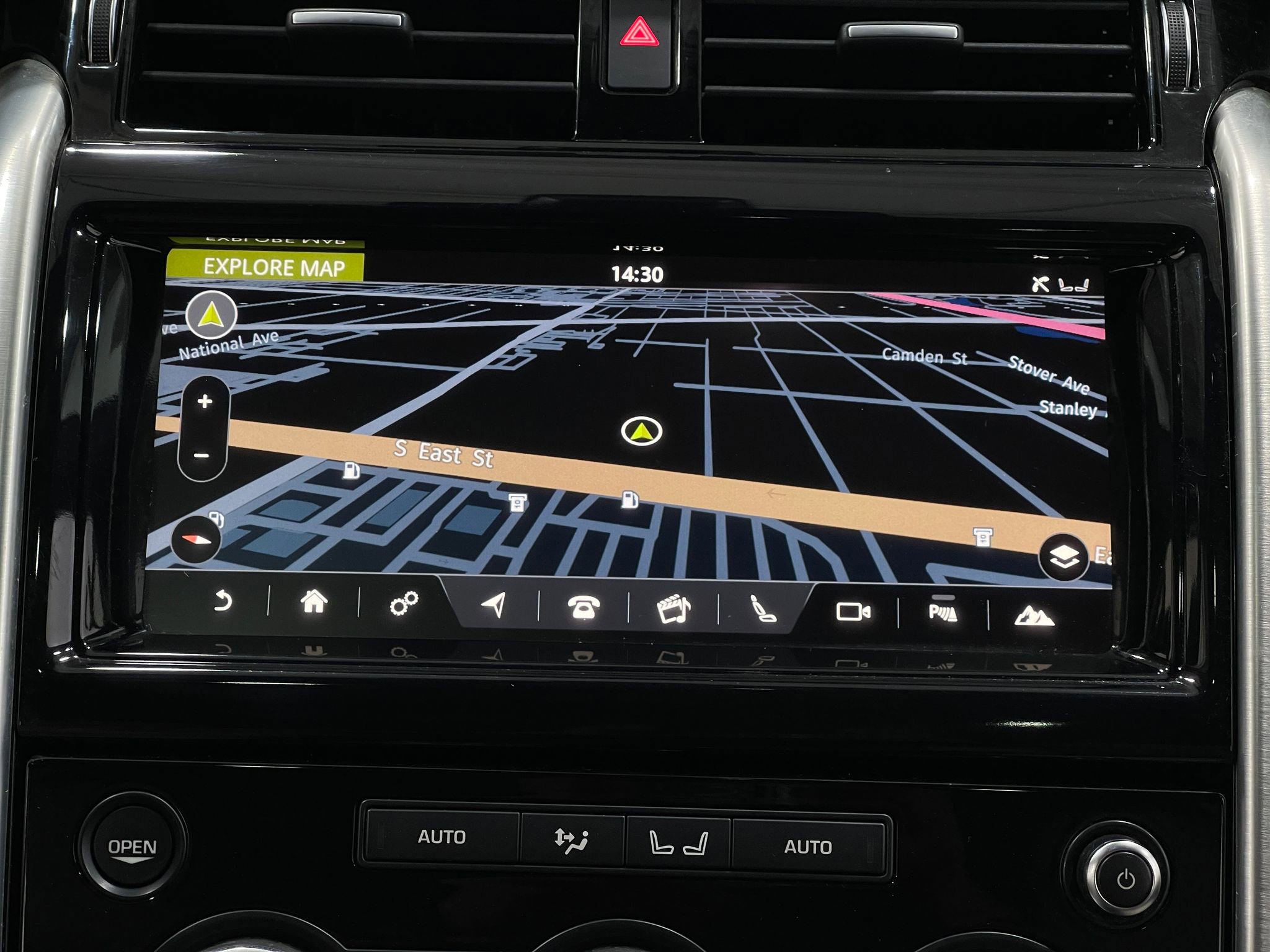 Used 2018 Land Rover Discovery HSE image 10