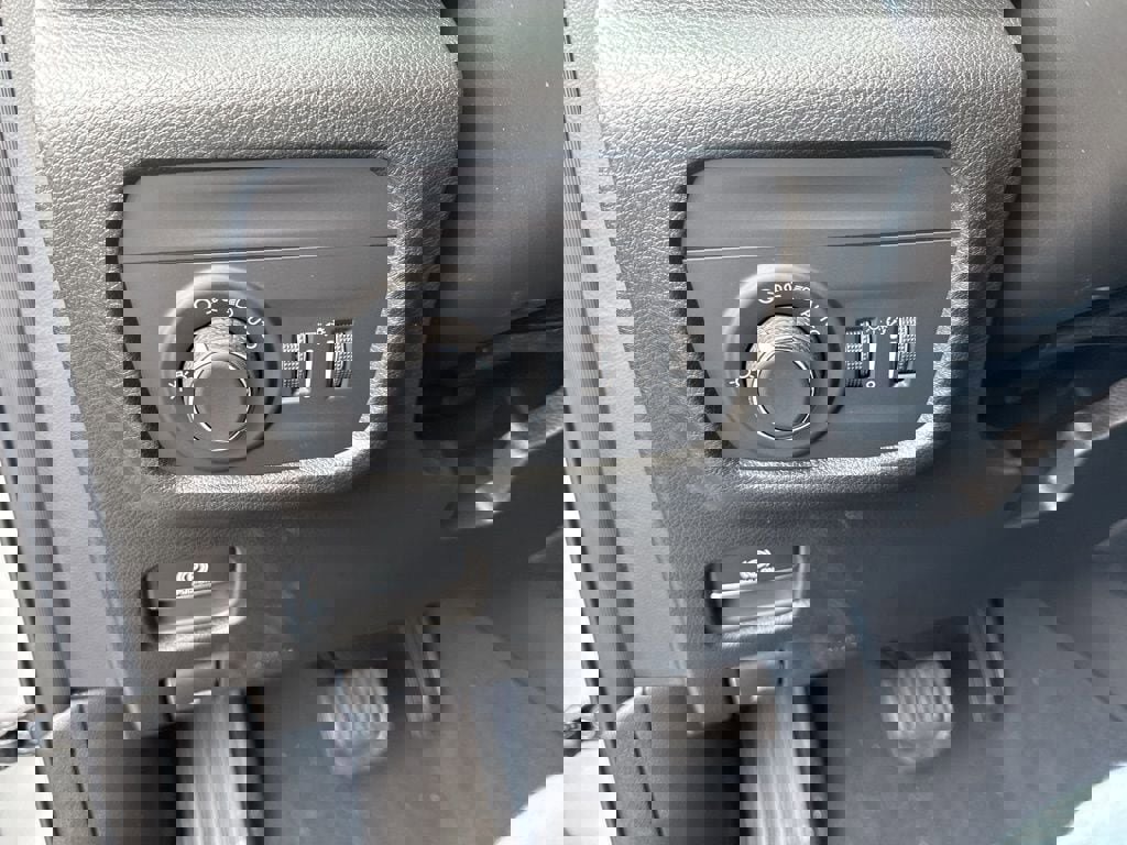 New 2026 Jeep Grand Cherokee Altitude image 16