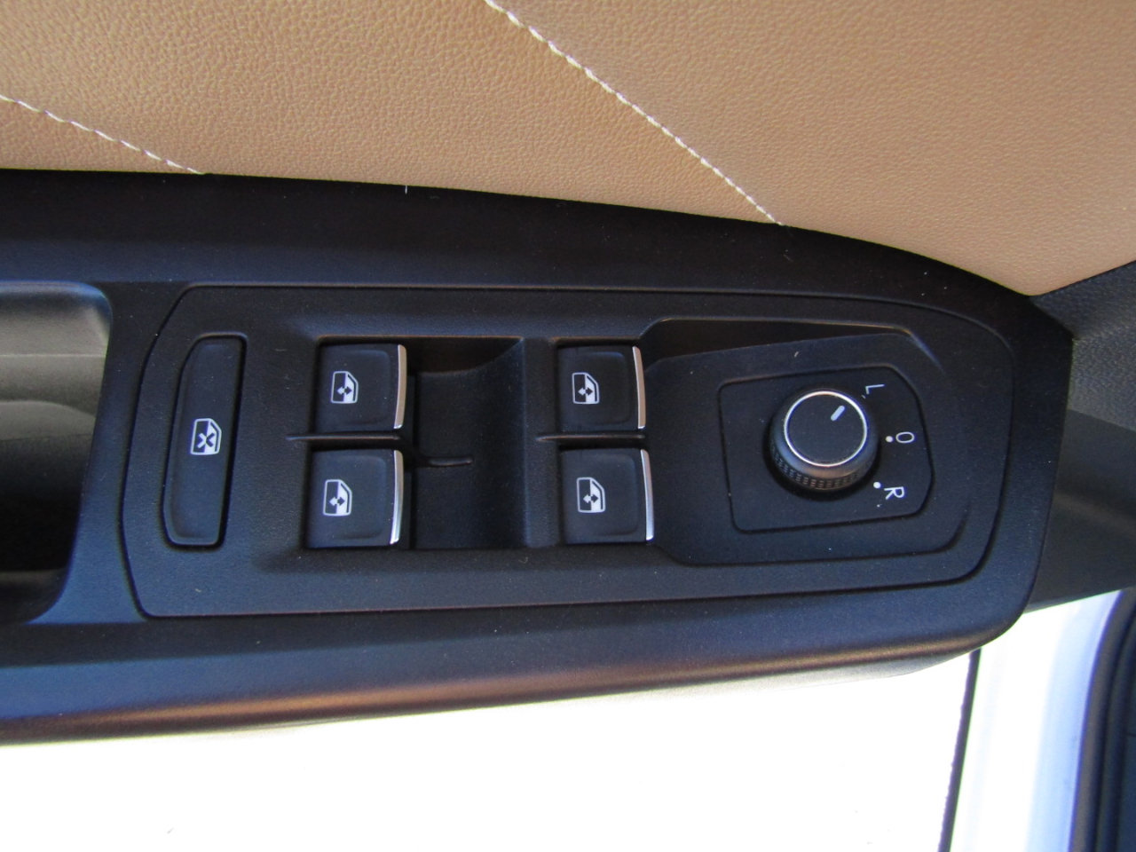 Used 2021 Volkswagen Atlas Cross Sport SE w/ Panoramic Sunroof Package image 11