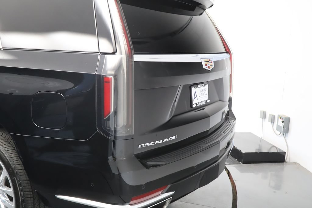 Used 2023 Cadillac Escalade Premium Luxury w/ Performance Package AWD/4WD image 16