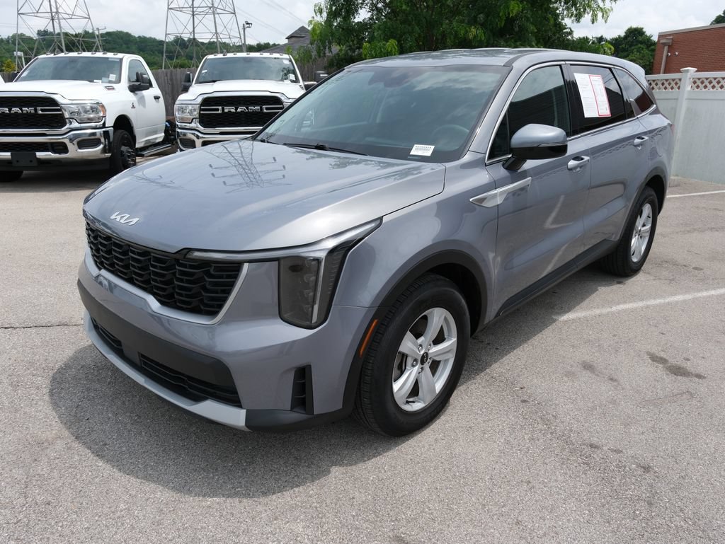 Used 2025 Kia Sorento LX FWD image 11