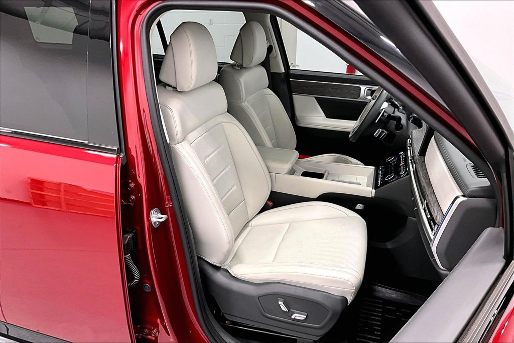 Certified 2025 Hyundai Santa Fe Calligraphy FWD image 9