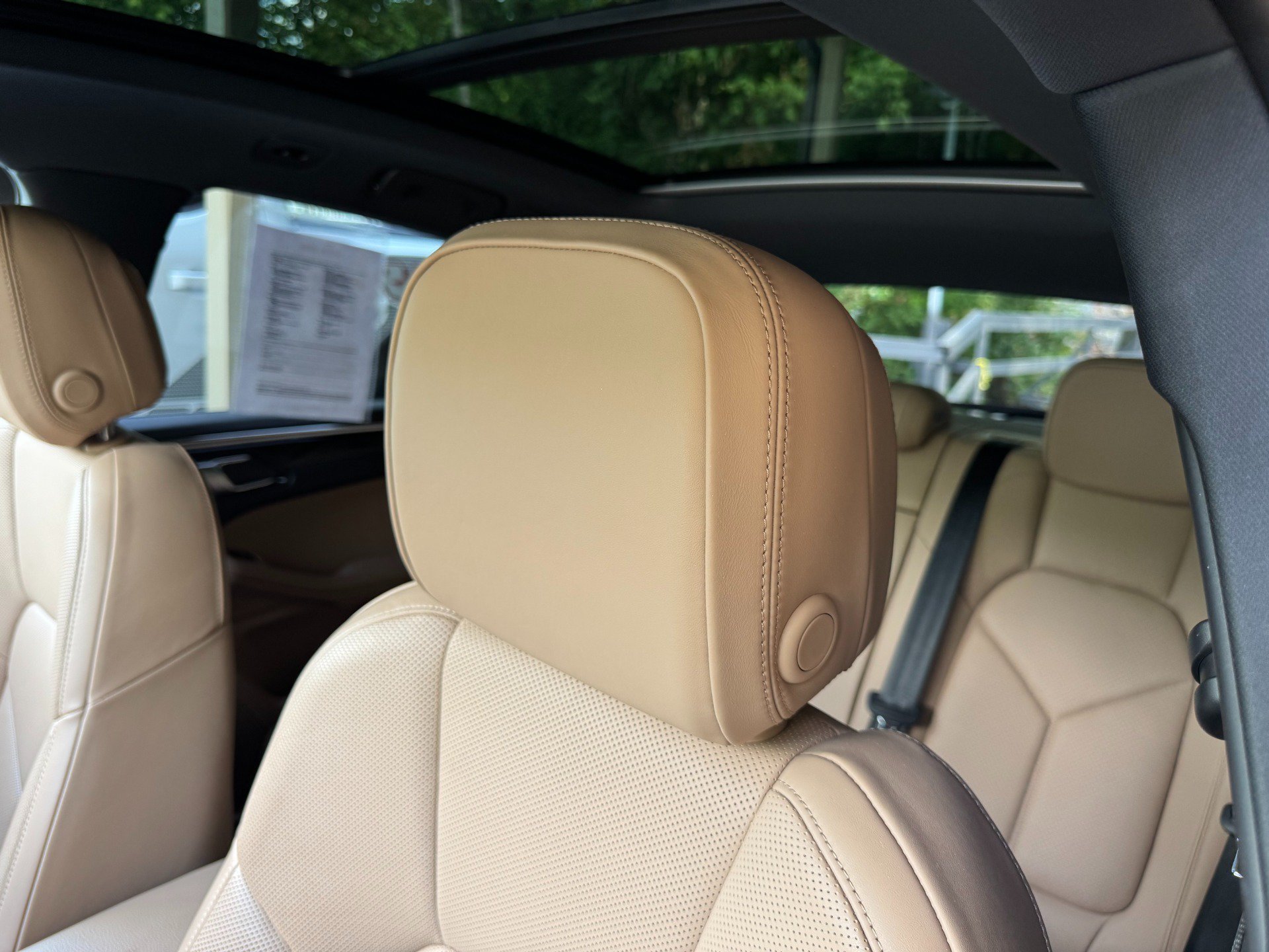 Used 2024 Porsche Macan AWD/4WD image 14