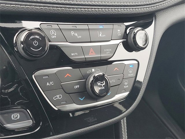 New 2026 Chrysler Pacifica Limited w/ Uconnect Theater Family Group image 30