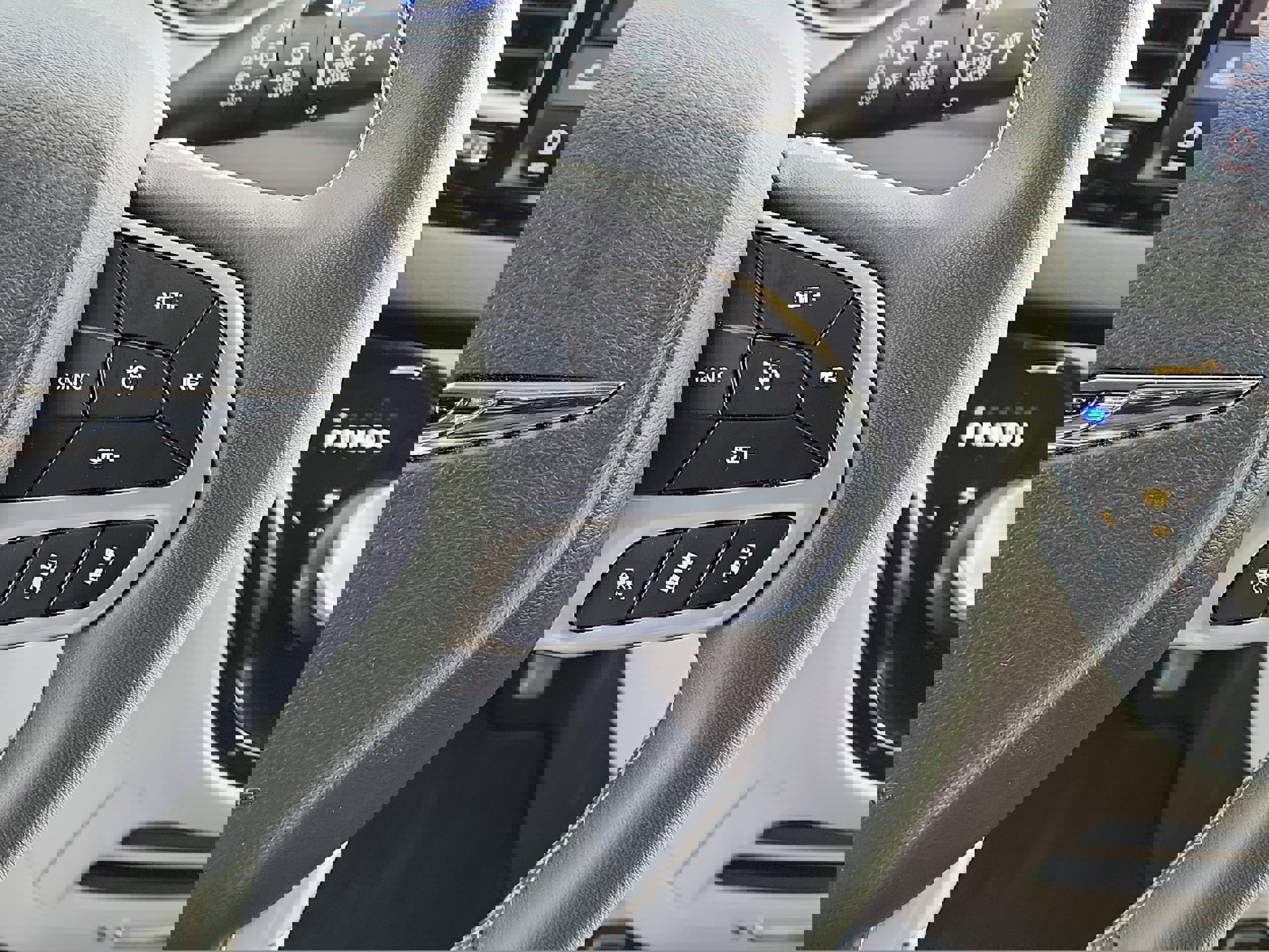 Used 2024 Chrysler Pacifica Touring-L image 18