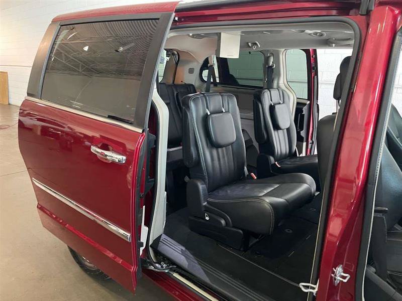 Used 2015 Chrysler Town & Country Touring-L w/ Driver Convenience Group FWD image 84