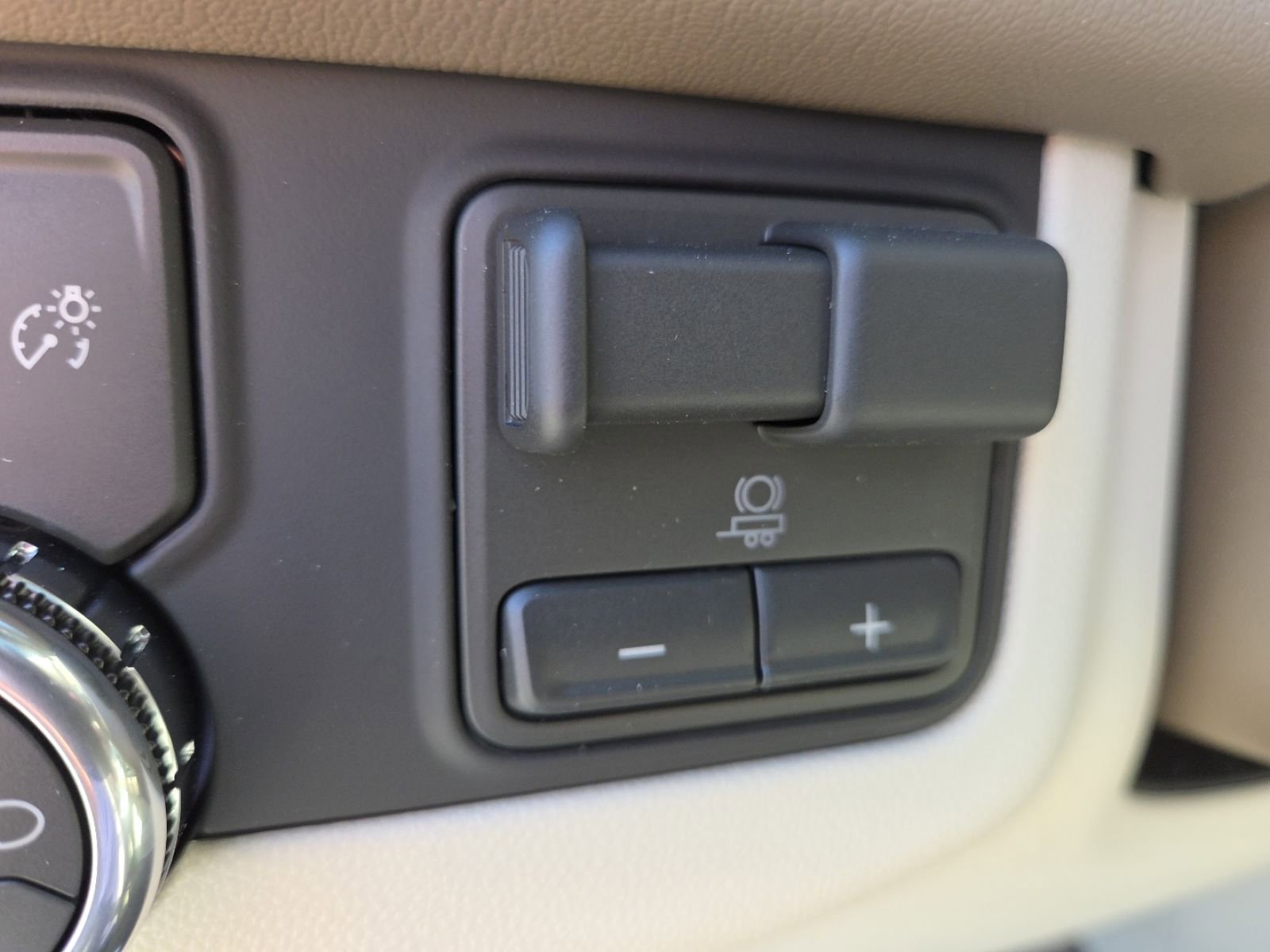 New 2026 GMC Yukon XL Denali w/ Denali Reserve Package image 15