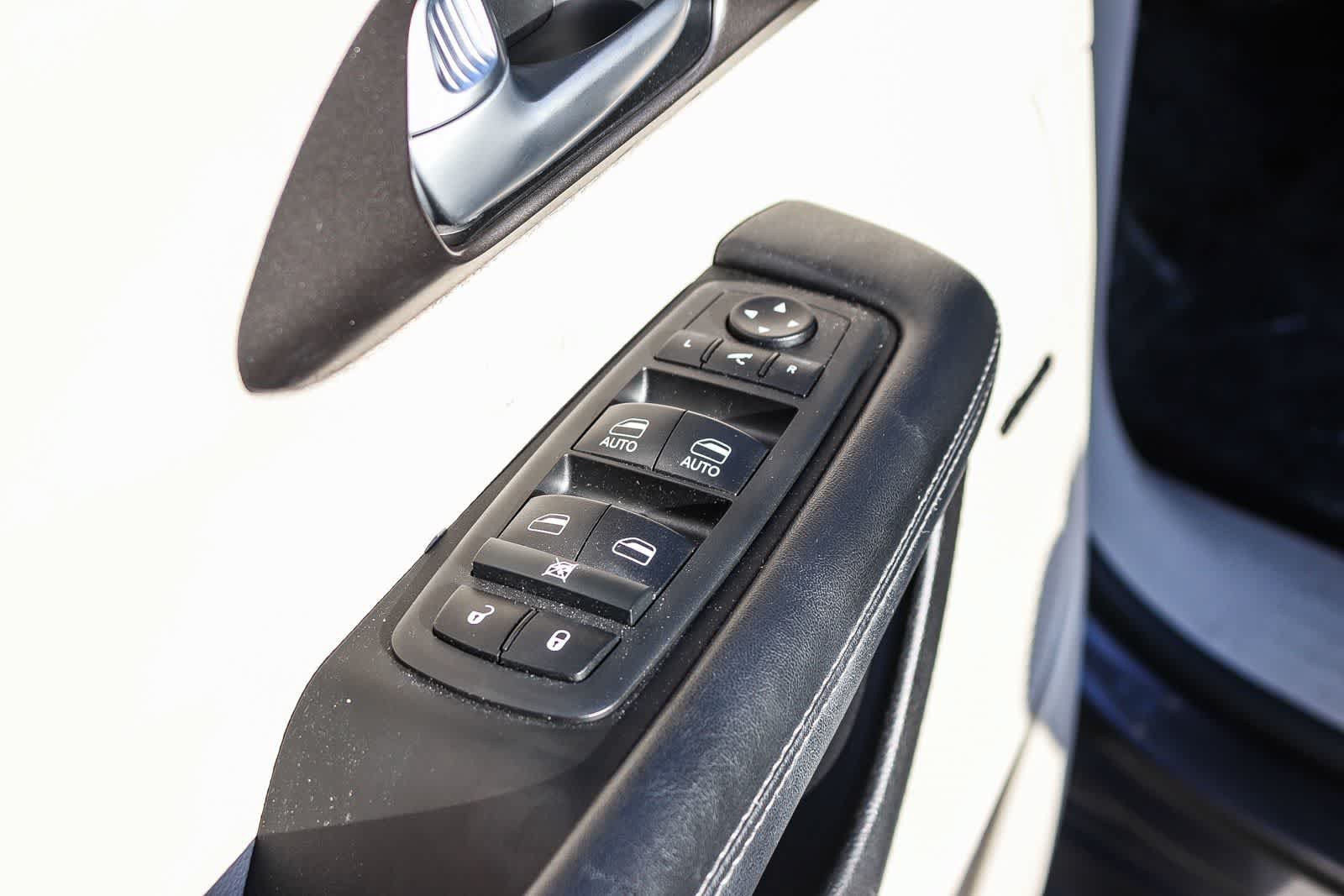 Used 2019 Chrysler Pacifica Limited w/ Advanced Safetytec Group FWD image 22