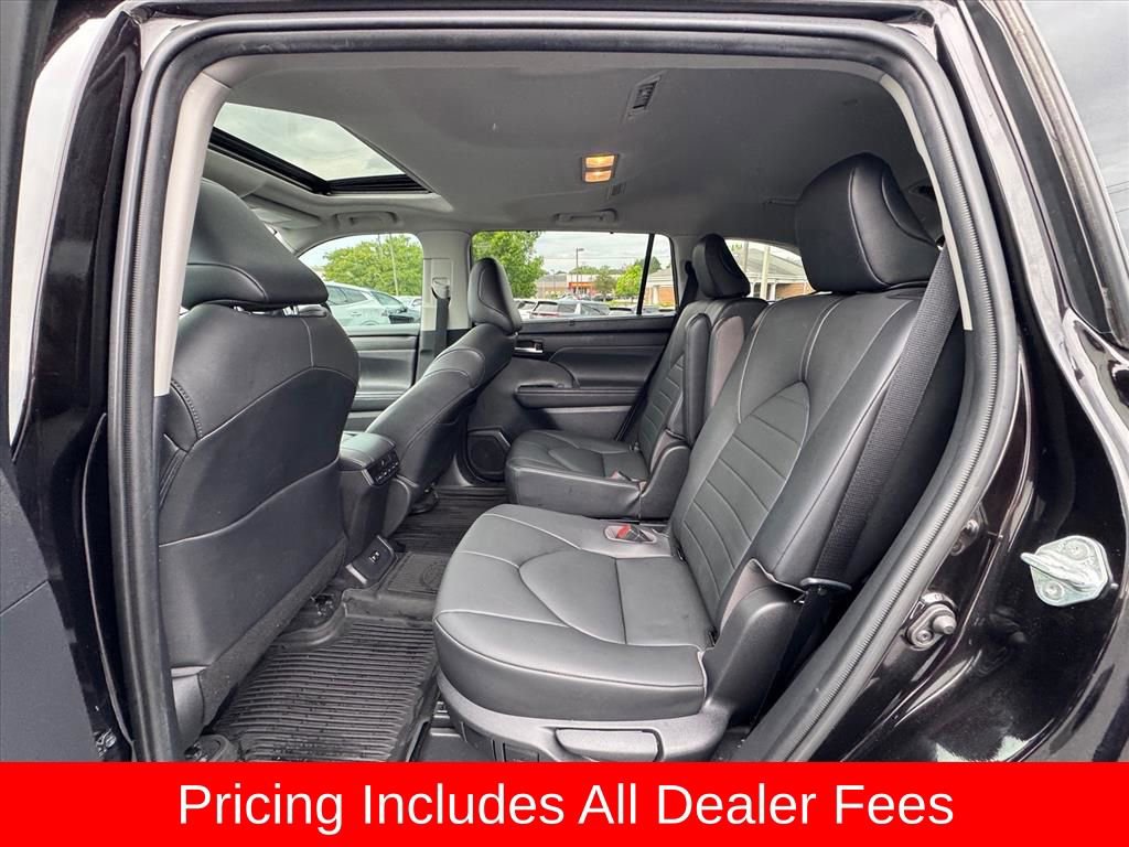 Used 2020 Toyota Highlander XLE FWD image 12