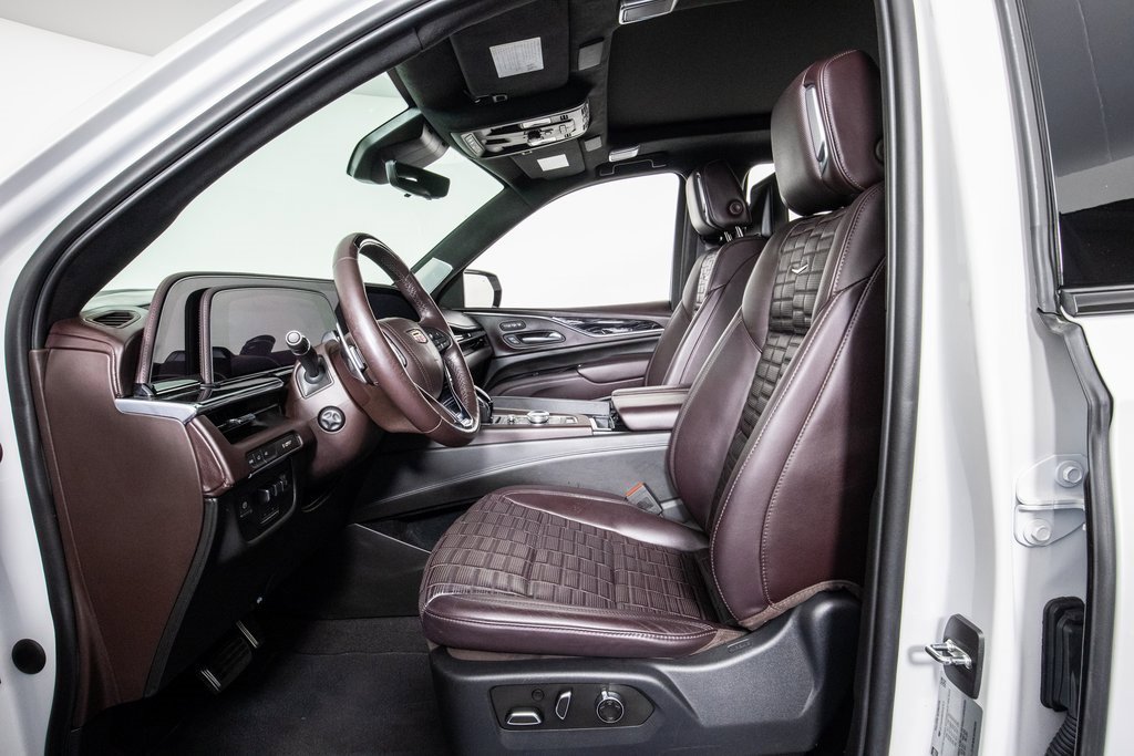 Used 2023 Cadillac Escalade V w/ LPO, ONYX Package image 9